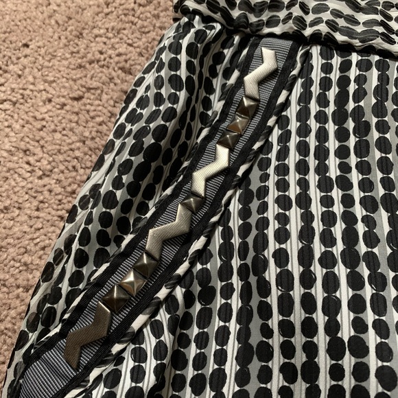 BCBG miniskirt - Picture 3 of 4